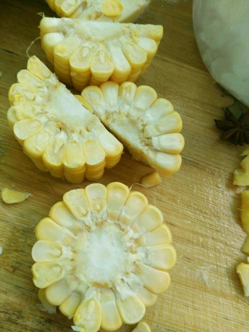 【玉米烧排骨】