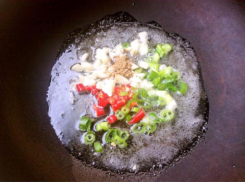 【爆炒酸辣绿豆芽】