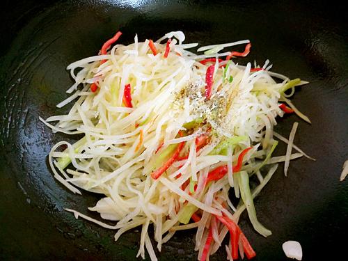 【彩椒炒土豆丝】
