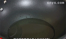 【豆角炒鸡肉】下油