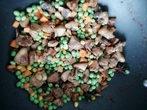 【豌豆炒鸡块】