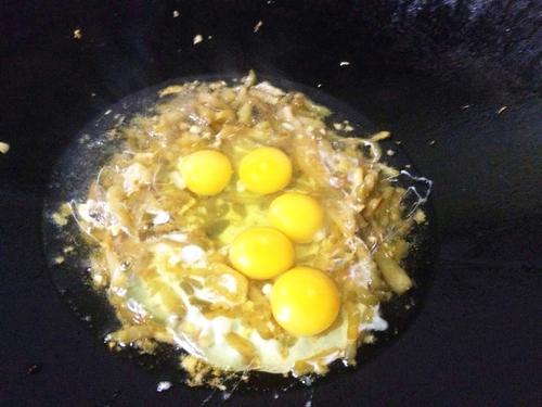 【黄金蛋炒榨菜丝】