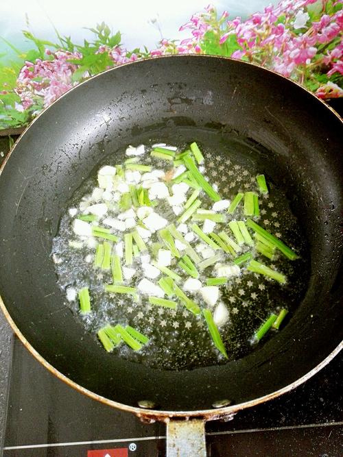 【腐竹木耳炒肉】