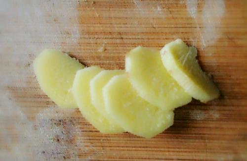 【豌豆炒鸡块】