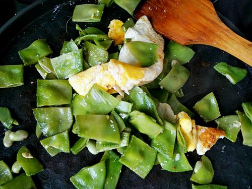 【干锅扁豆鸡蛋】