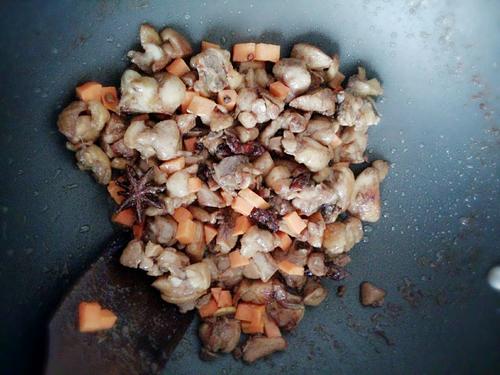 【豌豆炒鸡块】