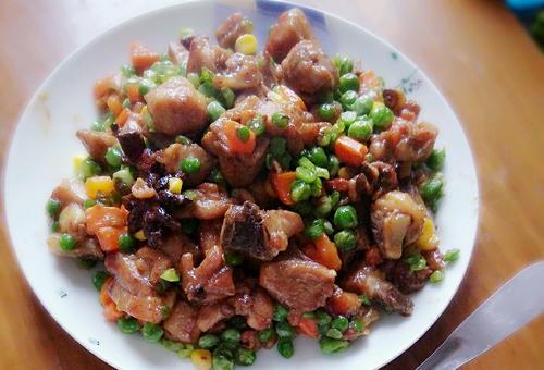 【豌豆炒鸡块】