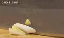 【莲藕炖排骨】切姜葱