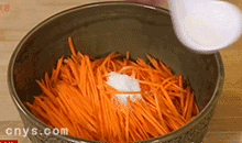 【凉拌胡萝卜丝】加调料