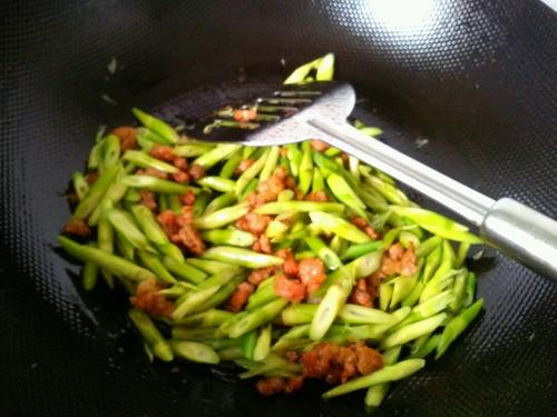 【肉末雪菜野笋炒蚕豆】