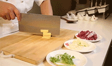 【红焖羊肉】蒜切片