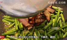 【蒜苔炒腊肉】翻炒