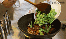 【肉片焖扁豆】放扁豆