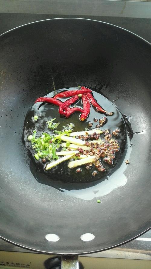 【川味土豆烧排骨】