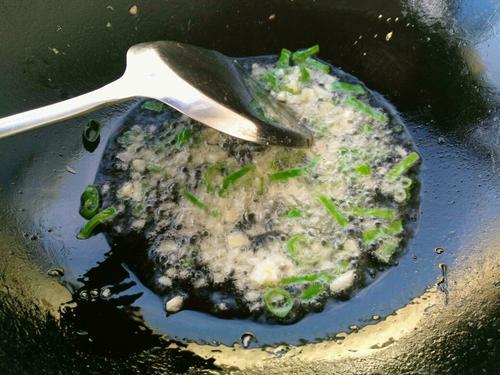 【猪耳朵豆角炒肉丝】