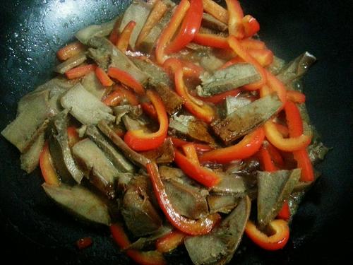 【红椒炒猪舌】