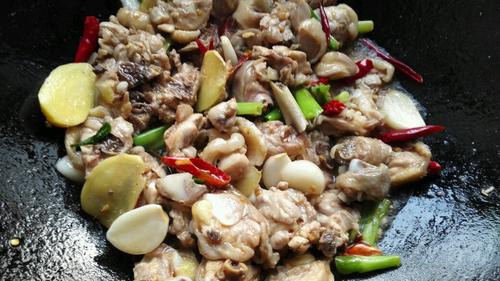 【鸡丁炒毛豆】