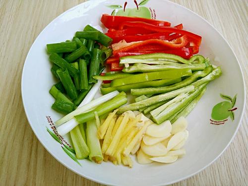 【双椒榨菜丝】