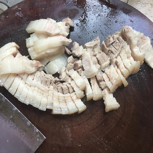 【彩椒炒五花肉】