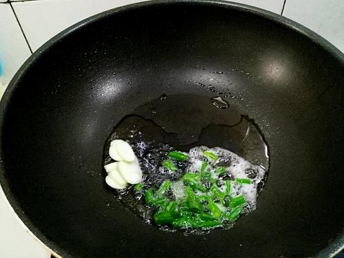 【丝瓜炒面包】