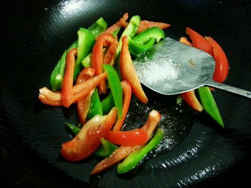 【彩椒炒火腿鸭蛋】