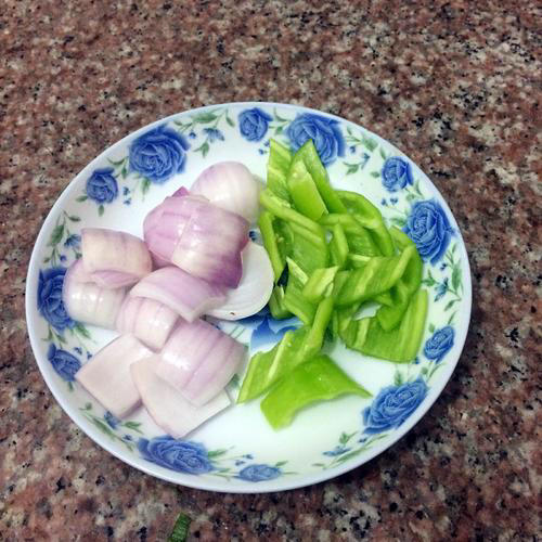 【青椒洋葱炒腊肠】