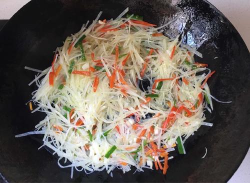 【酸辣土豆丝】