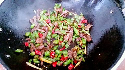 【醋溜尖椒牛肉】