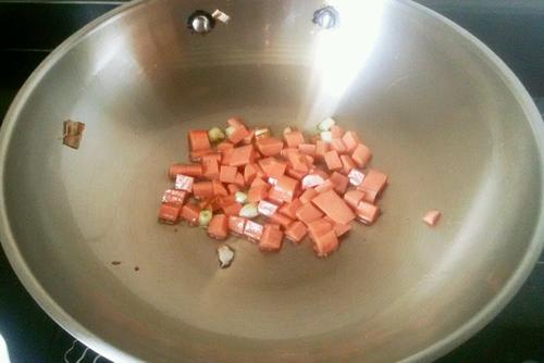 【豌豆炒香肠】