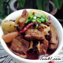 川味土豆烧排骨的做法