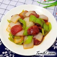 青椒洋葱炒腊肠的做法