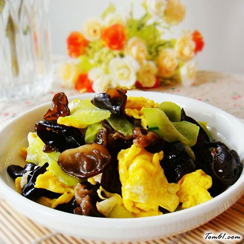 黄瓜木耳炒鸡蛋的做法2