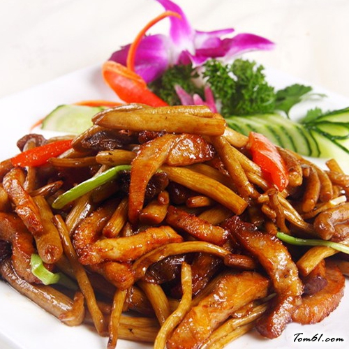 茶树菇芹菜炒肉的做法