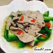 沙茶牛肉爆青椒的做法