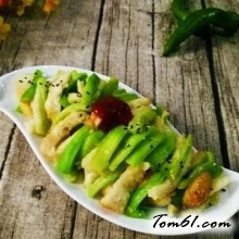 丝瓜炒面包的做法