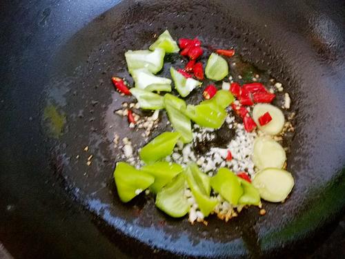 【辣炒小鱿鱼】