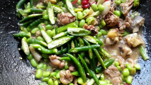 【鸡丁炒毛豆】