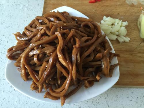 【红椒豆腐丝】