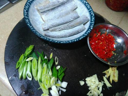 【红椒煎带鱼】