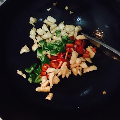 【彩椒菠萝鸡丁】