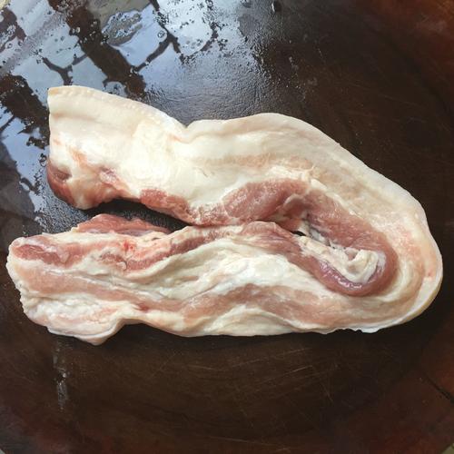 【彩椒炒五花肉】