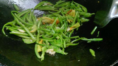 【爆炒南瓜花】