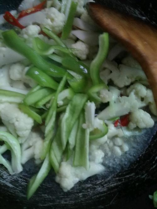 【辣椒炒花菜】