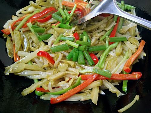 【双椒榨菜丝】