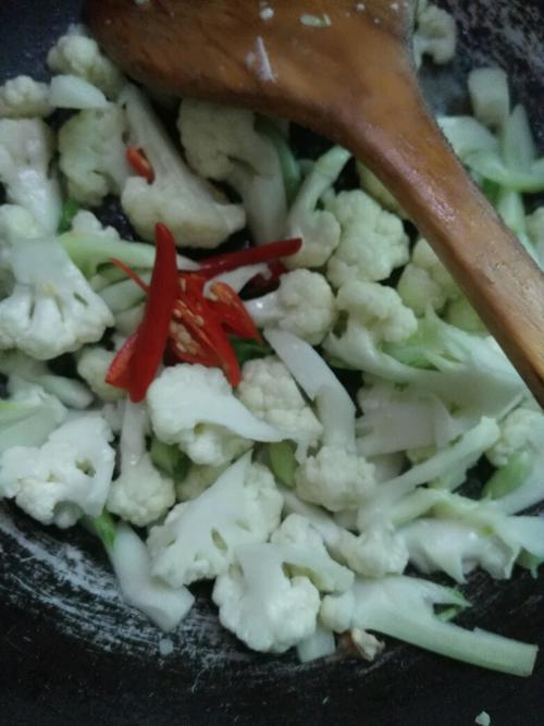 【辣椒炒花菜】