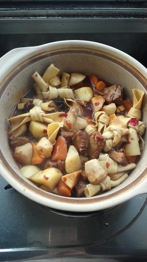 【川味土豆烧排骨】