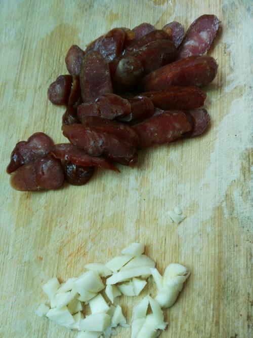 【荷兰豆炒腊肠】