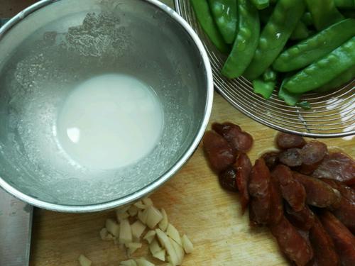 【荷兰豆炒腊肠】