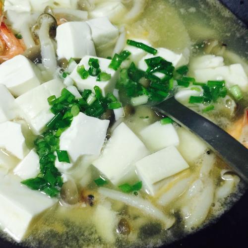 【豆腐鲜虾煲】
