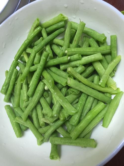 【蒜蓉豆角炒茄子】